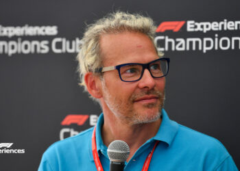 Jaques Villeneuve: «Estrategas de Mercedes deberían ver mas carreras en TV»