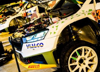 MARCO  Y  BRUNO  BULACIA  WILKINSON  ESTAN  EN  CONTROL HORARIO  70º  “RALLY DE SUECIA”